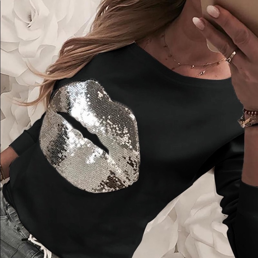 Black lips sweat shirt